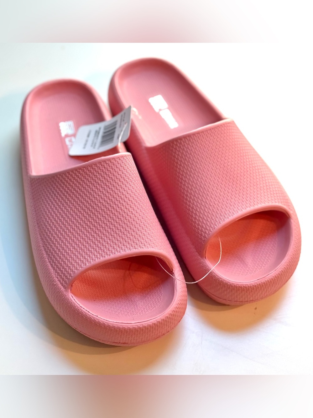 NWT 32 COOL Pink Slide Sandals size 8.5 - Cushioned Platform Slides
